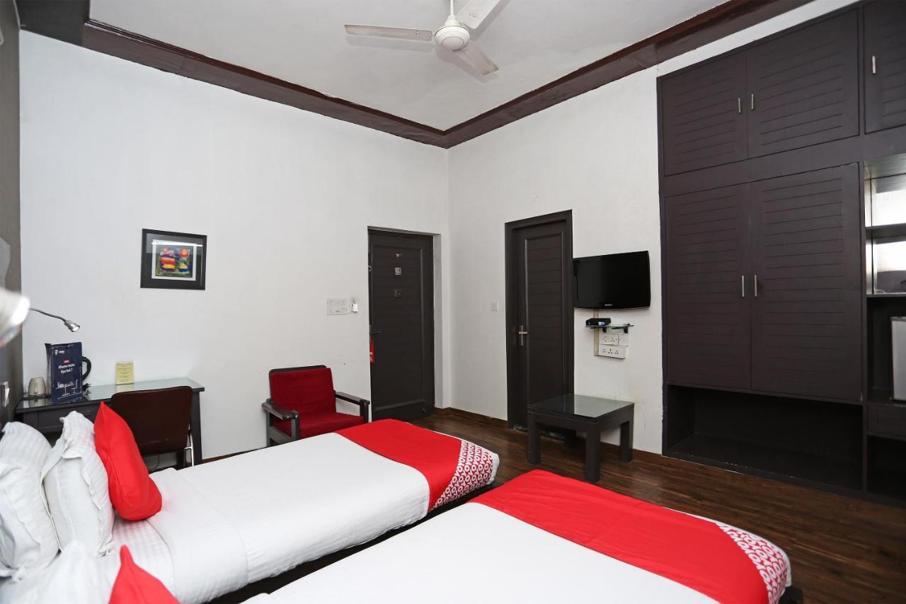 Hotel Chalet New Delhi Exterior photo