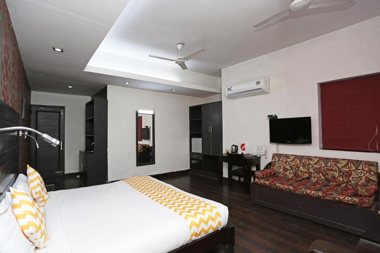 Hotel Chalet New Delhi Exterior photo