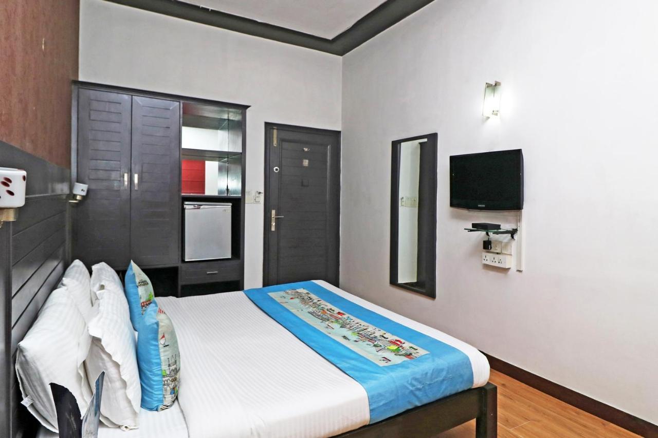 Hotel Chalet New Delhi Exterior photo
