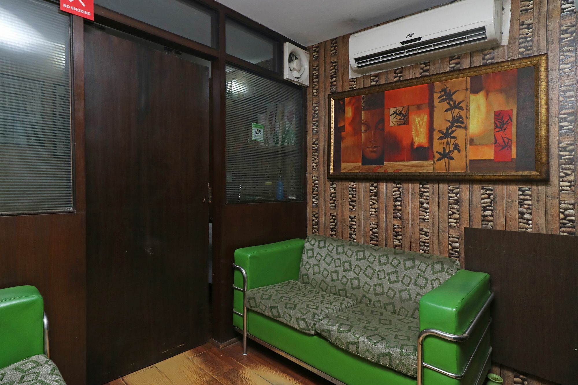 Hotel Chalet New Delhi Exterior photo