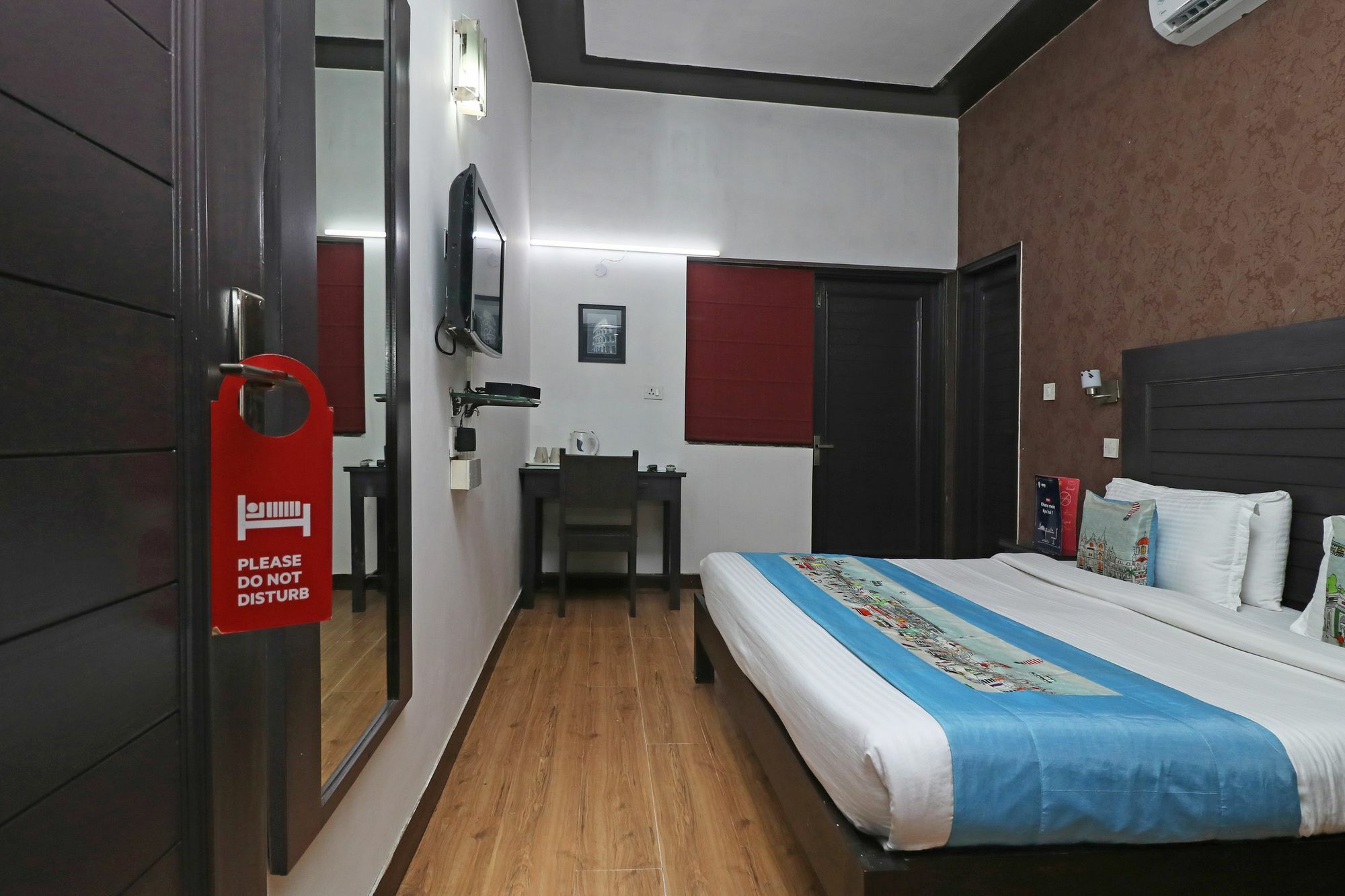 Hotel Chalet New Delhi Exterior photo