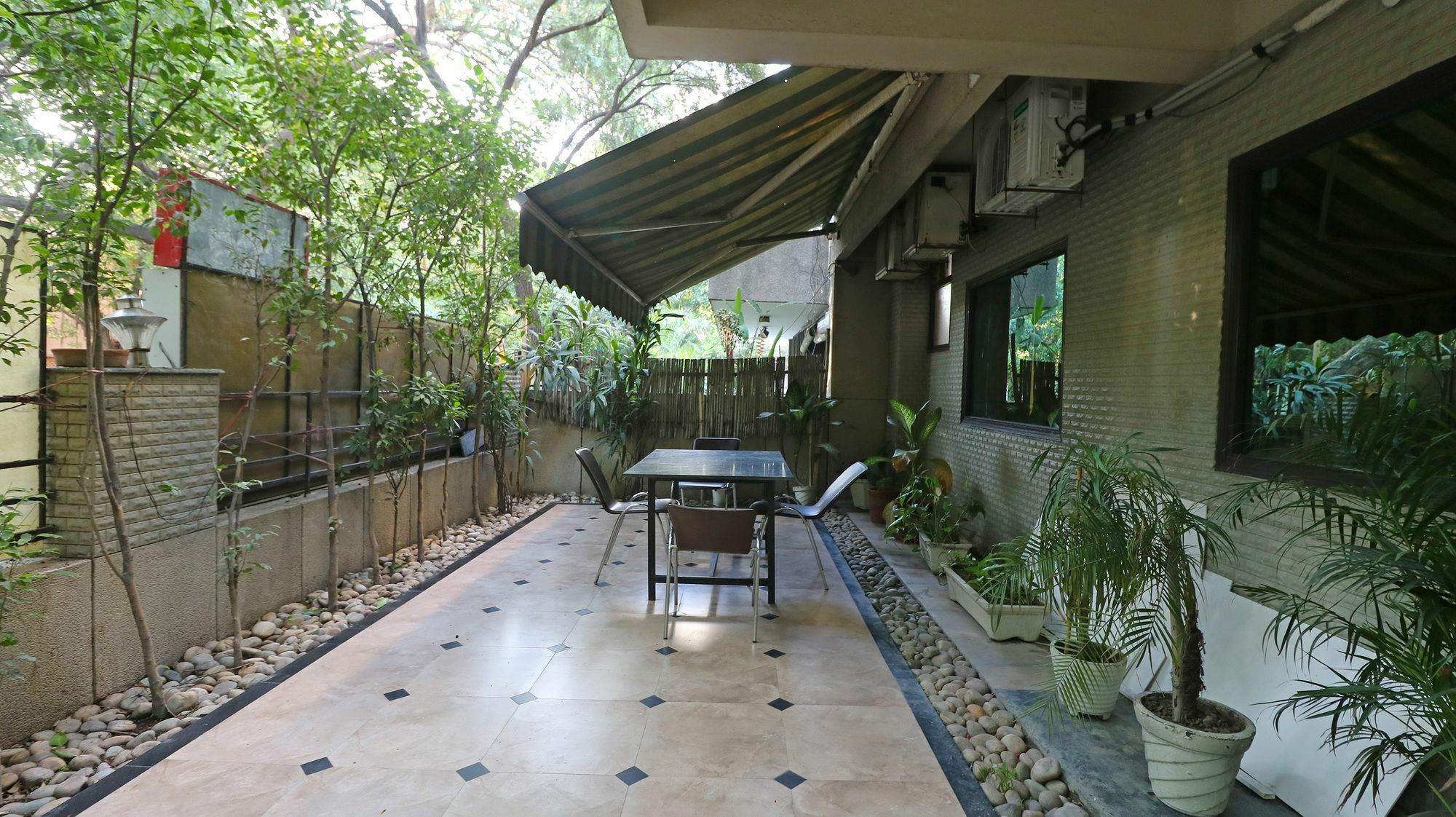 Hotel Chalet New Delhi Exterior photo