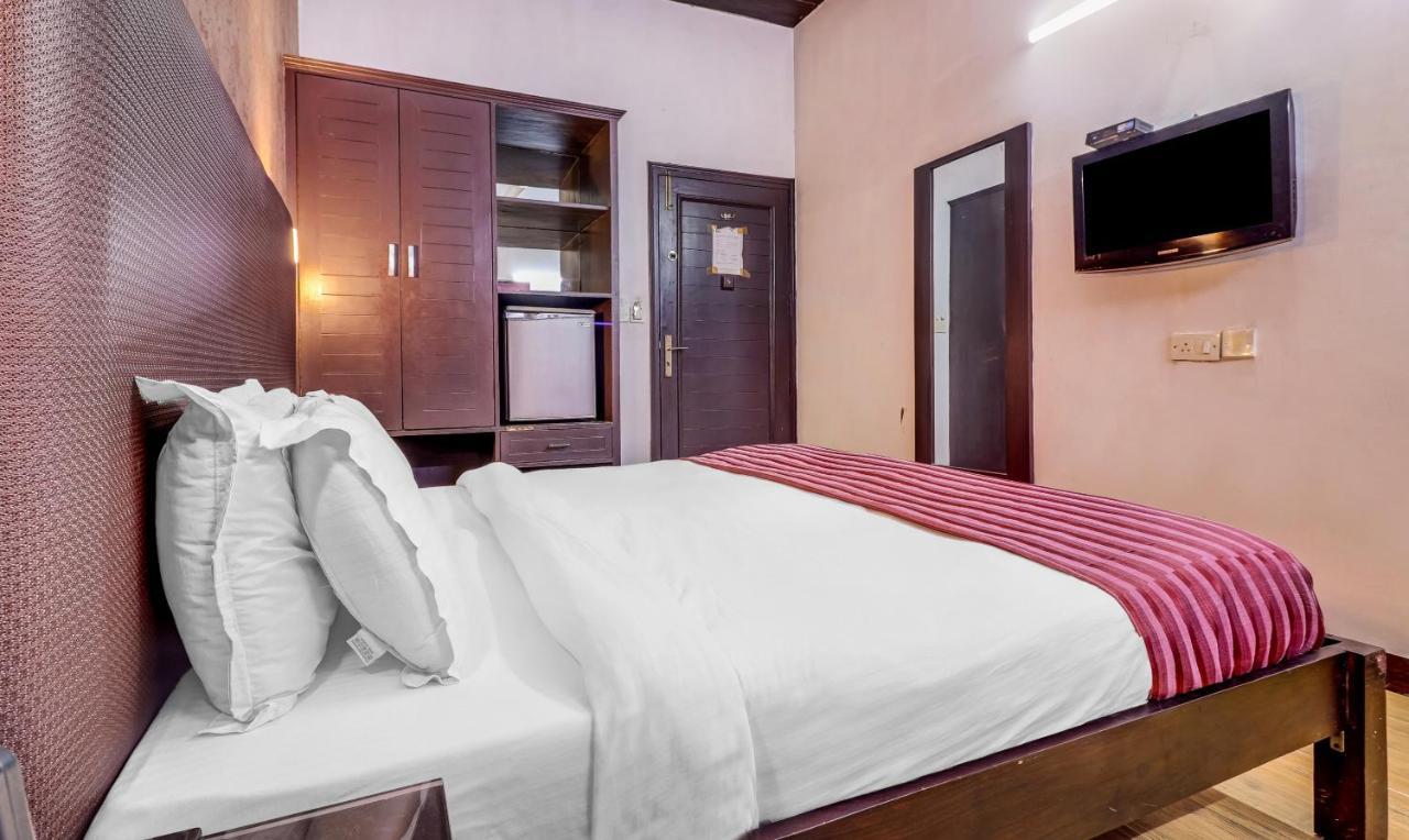 Hotel Chalet New Delhi Exterior photo